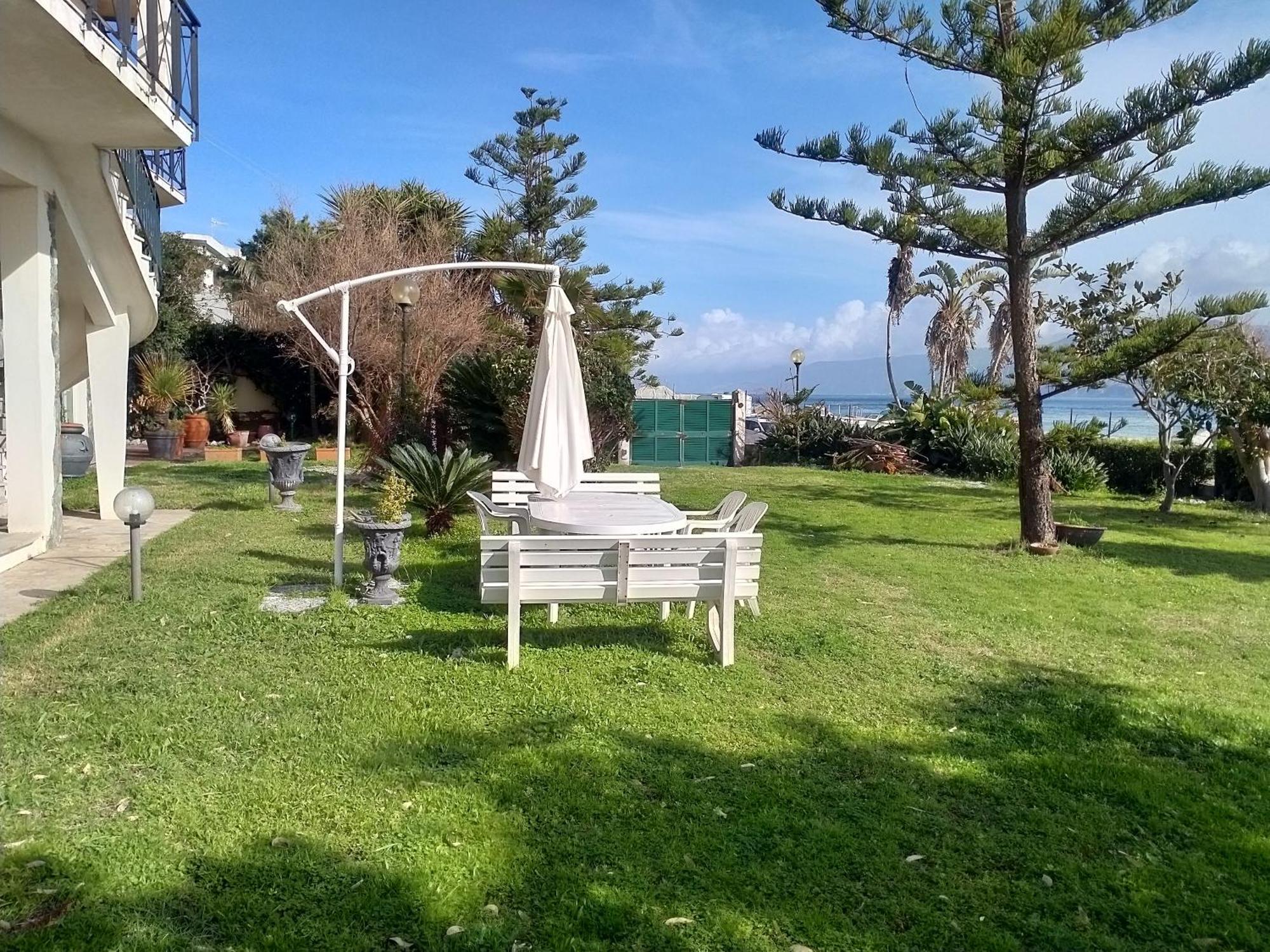 Villa Sullo Stretto Sant'Agata  Phòng bức ảnh